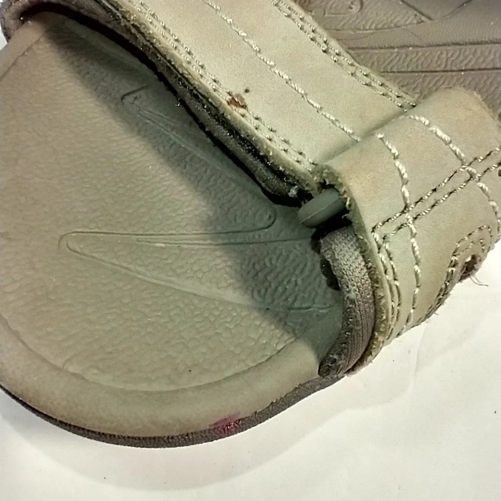 Vionic Mens 44Boyes/TVM1053 Adjustable Straps Sports Vibram Sandal Men's sz 8.